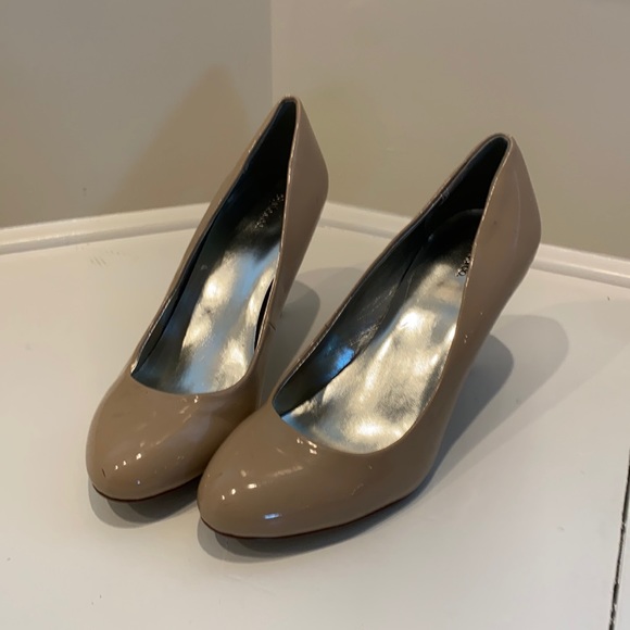 Pumps - Picture 1 of 5